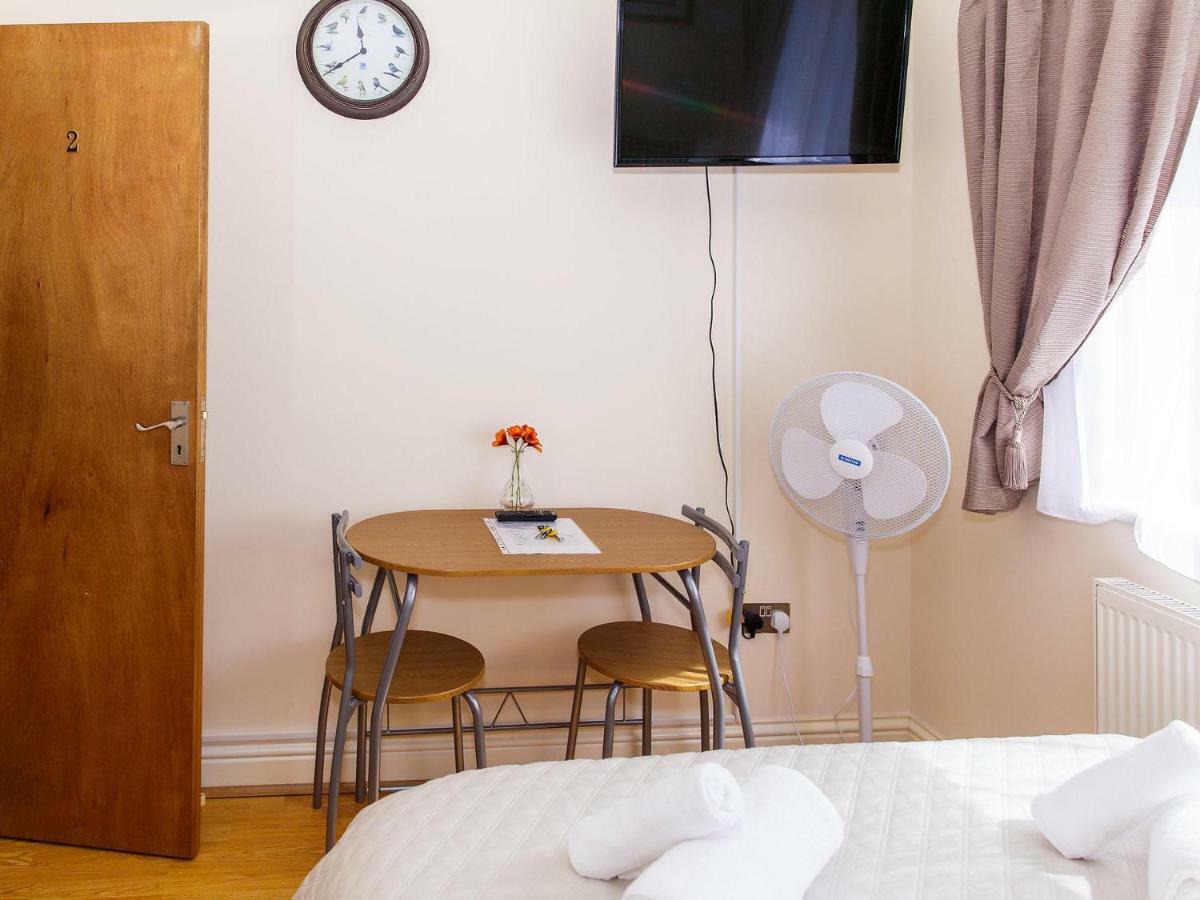 Mandeville Rooms Northolt  エクステリア 写真