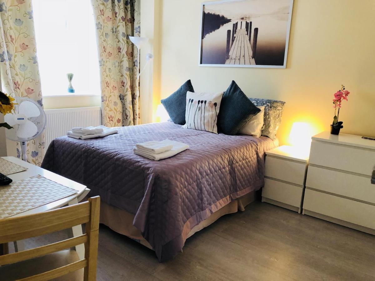 Mandeville Rooms Northolt  エクステリア 写真